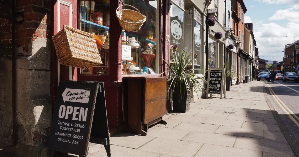 How Can Local Advertising Canada Help Small Businesses Reach Nearby Customers?